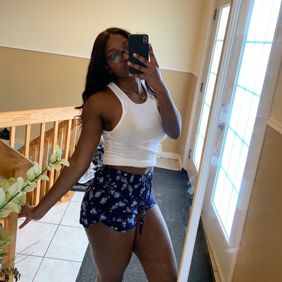 Divided and H&M flowery shorts - Picture 7 of 13